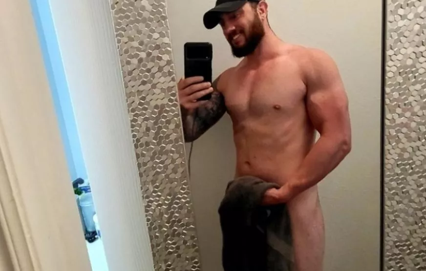 hmmm enough reacts I might drop the towel👀