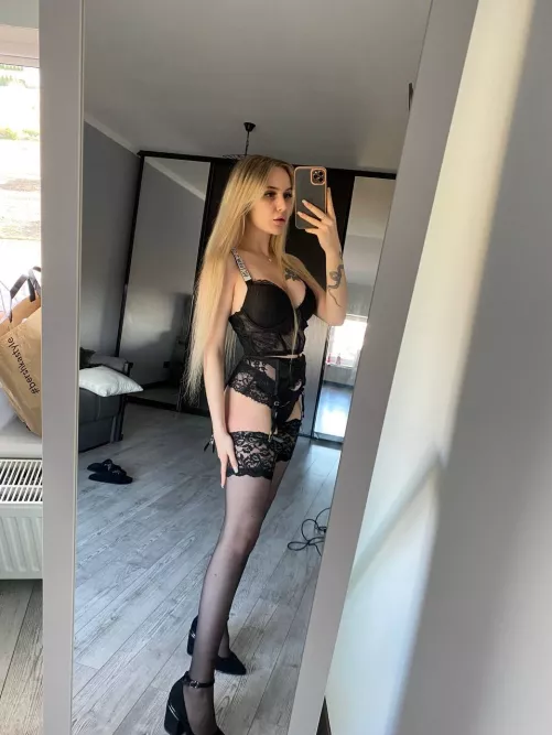 Hope you like my legs 😘