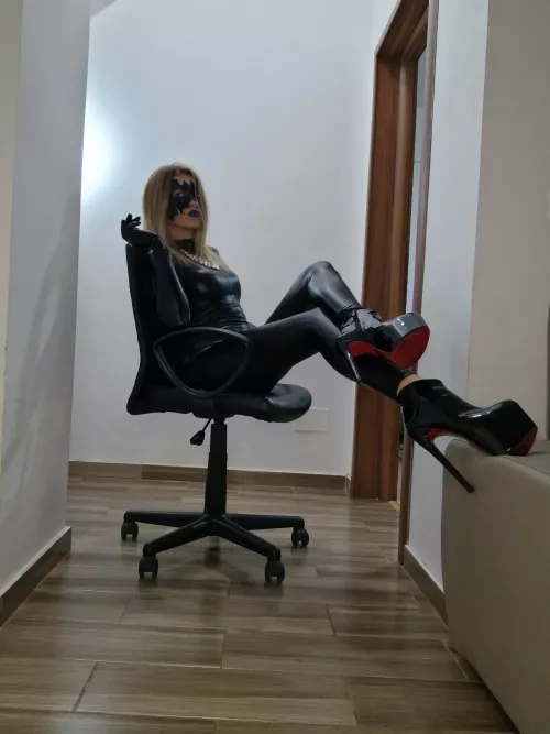 I just wanna say...hi!!