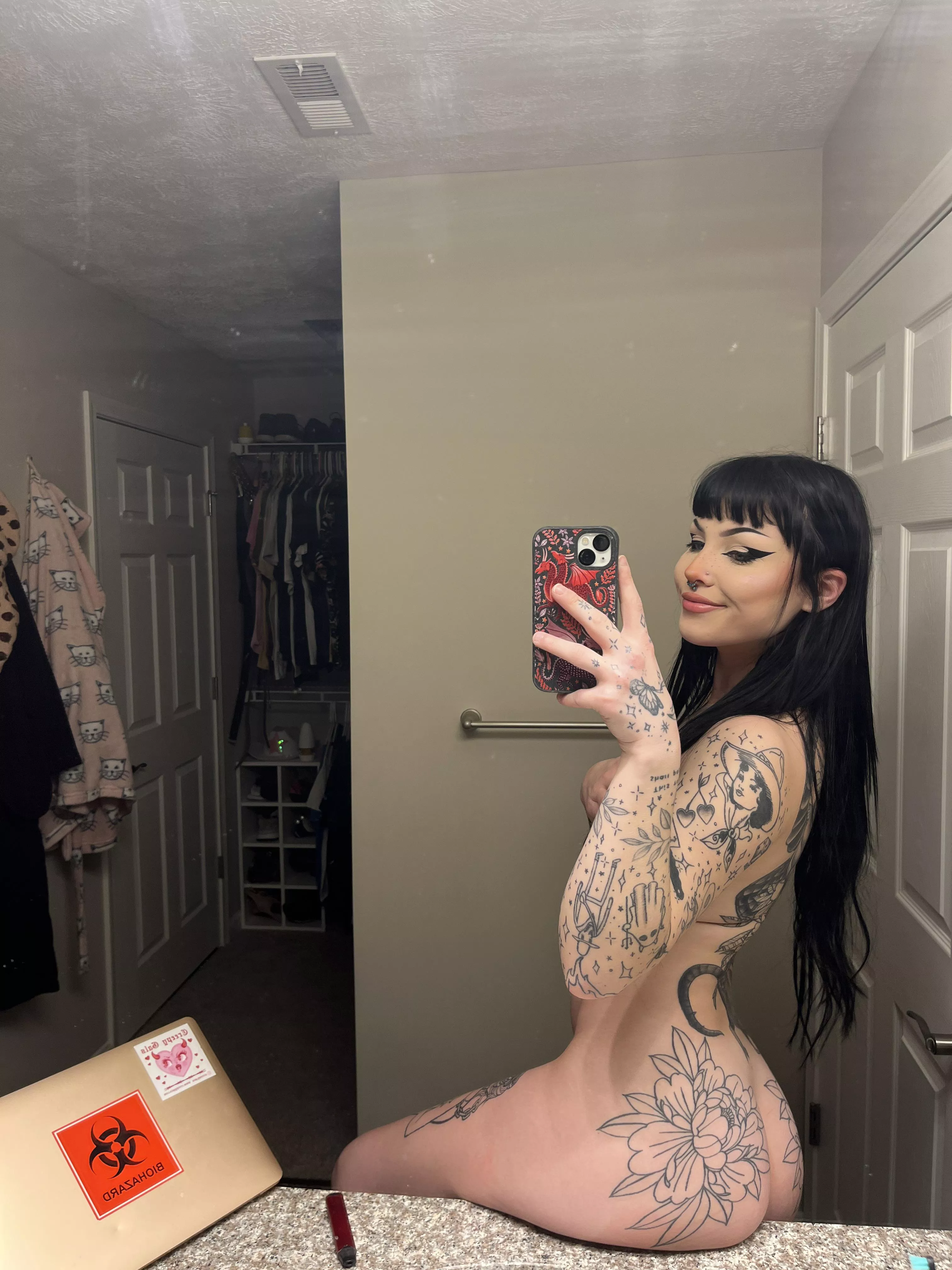 i just want to be someones fav alt slut :-(