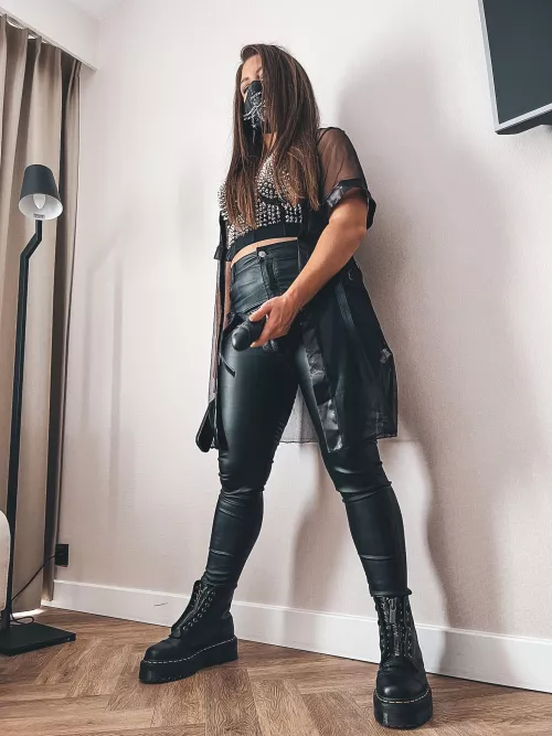 I know you want mistress‘ strapon. Maybe if I hear you beg enough down on the floor, where you belong 👇🏼😌