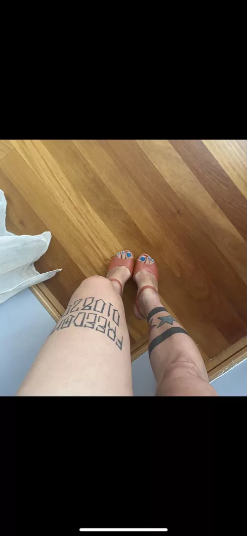 I love these high heels very much 🧡