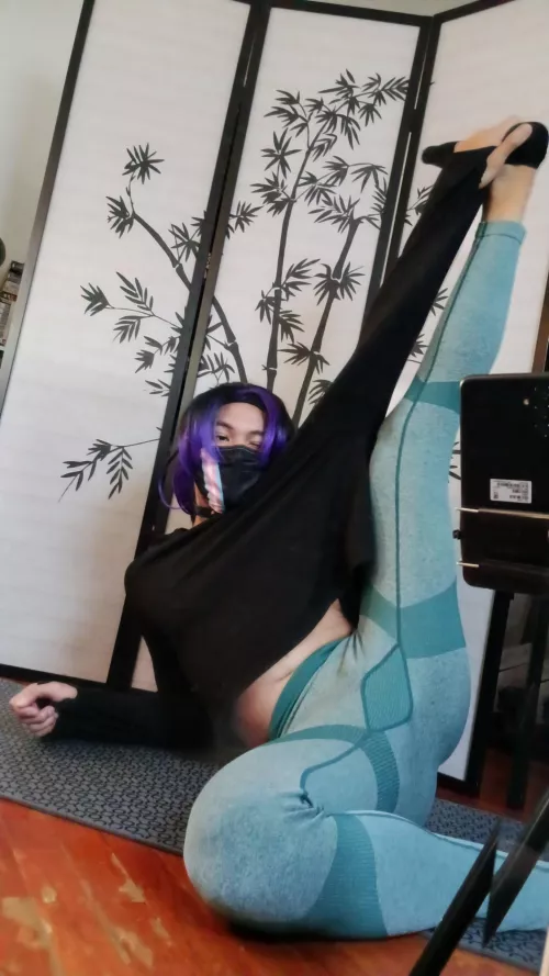 I may never be an attractive femboy, but i'll always be a flexible one 😌