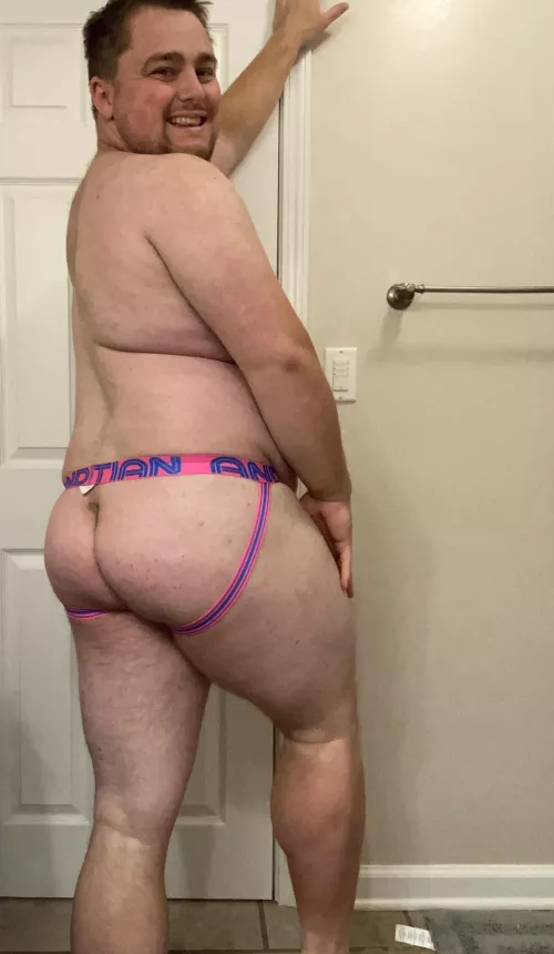 I’m pretty much all thighs and booty don’t you think? 😏🍑