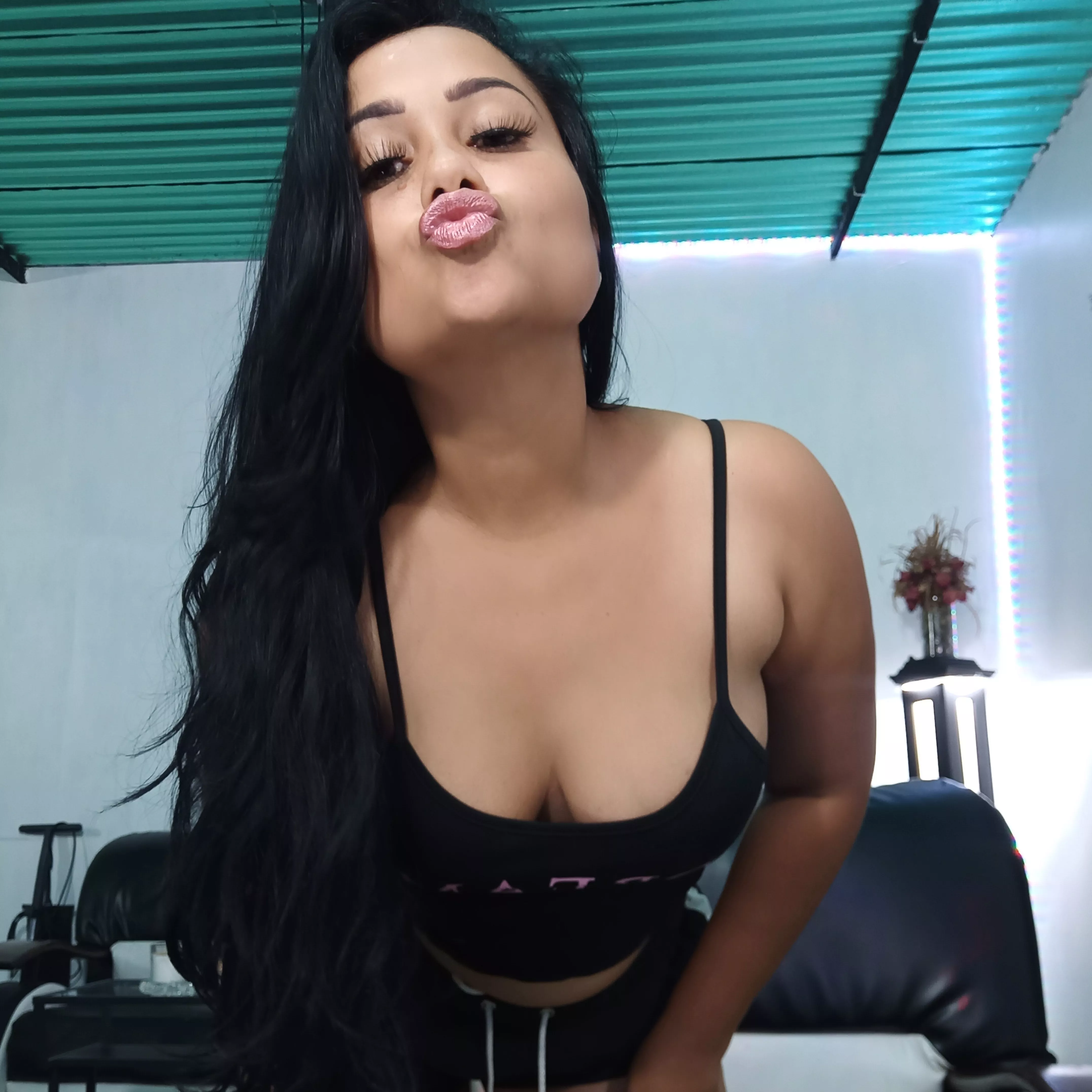 In my profile I will give you a free link to my onlyfans for 12 months