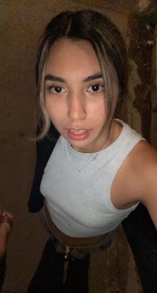 is anyone down to fuck my girl??? .pomona cali f21
