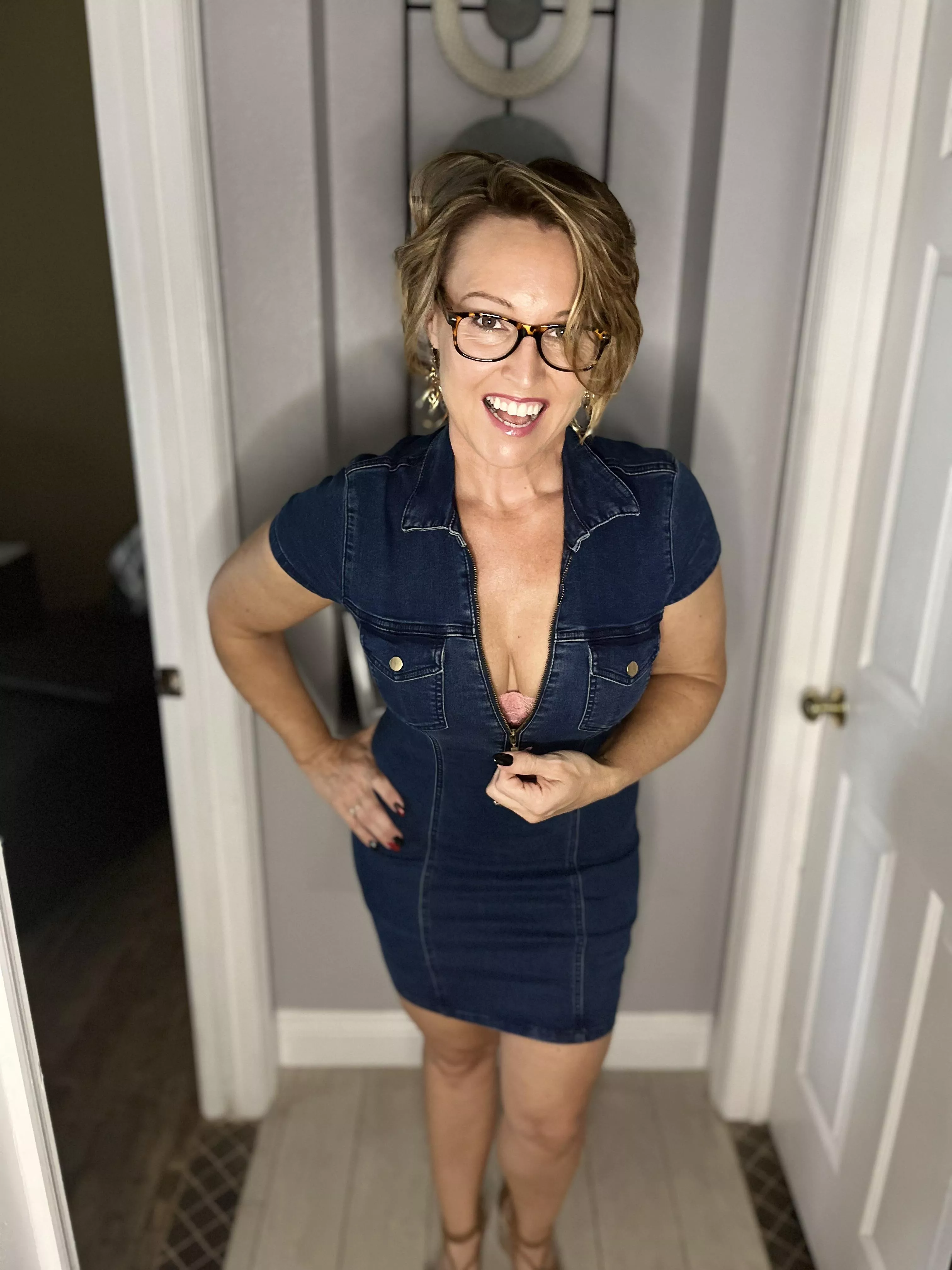 Just a naughty teacher lady ready for a Monday 😉