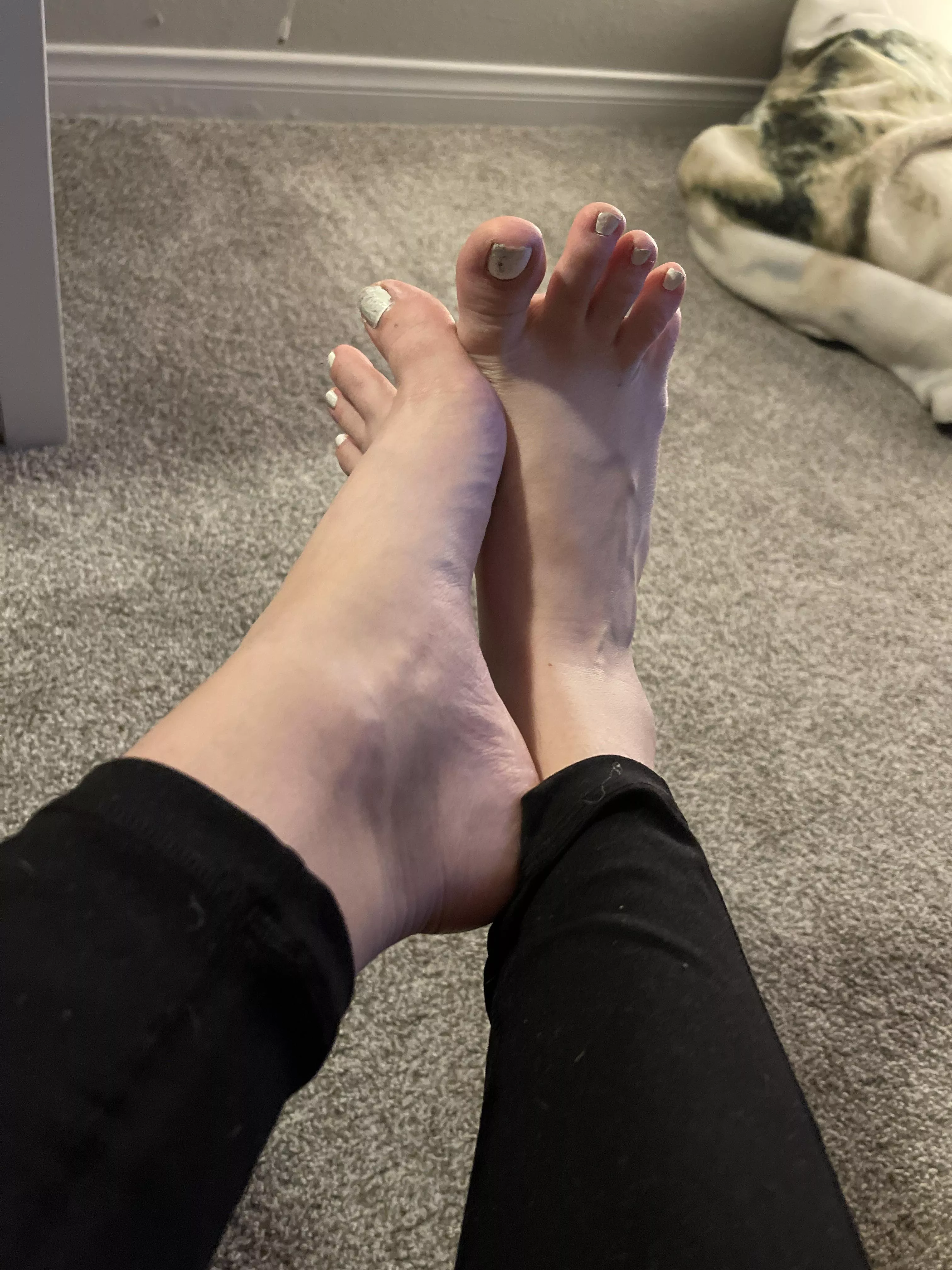 Late night foot rubs are in order, get started 😈😜