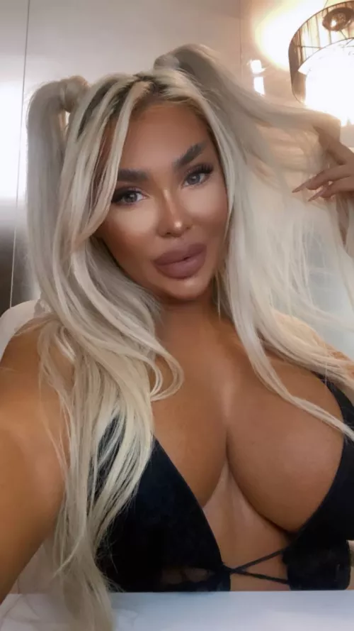 Lazy horny Sunday🤭🐰