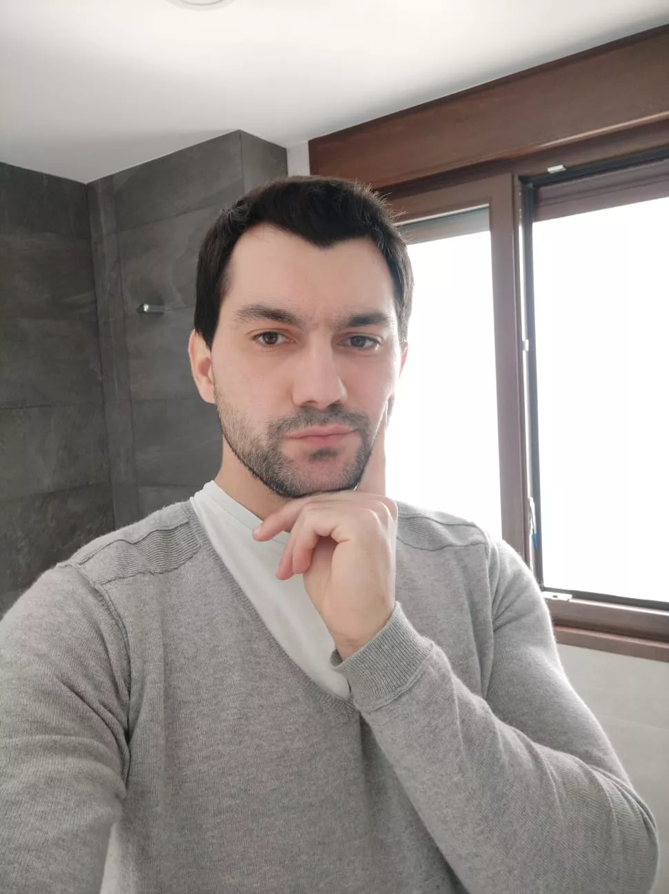 Love the color of this sweater 👕