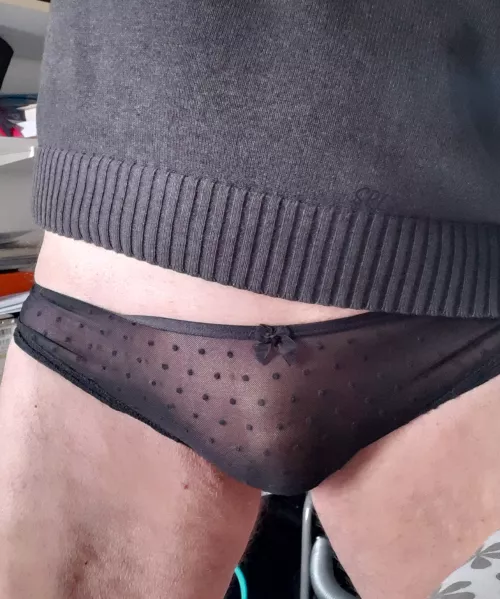 Lovely dots and a cute little bow...will make my day!🖤😉