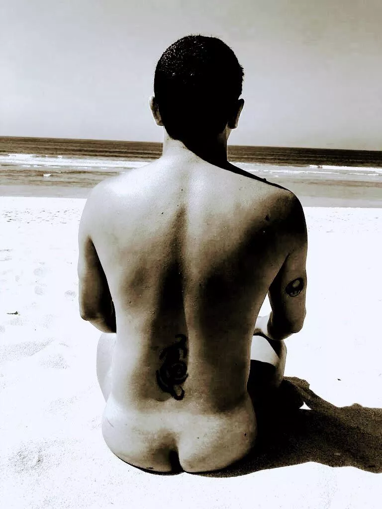 (M) Contemplar o mar. Portugal.