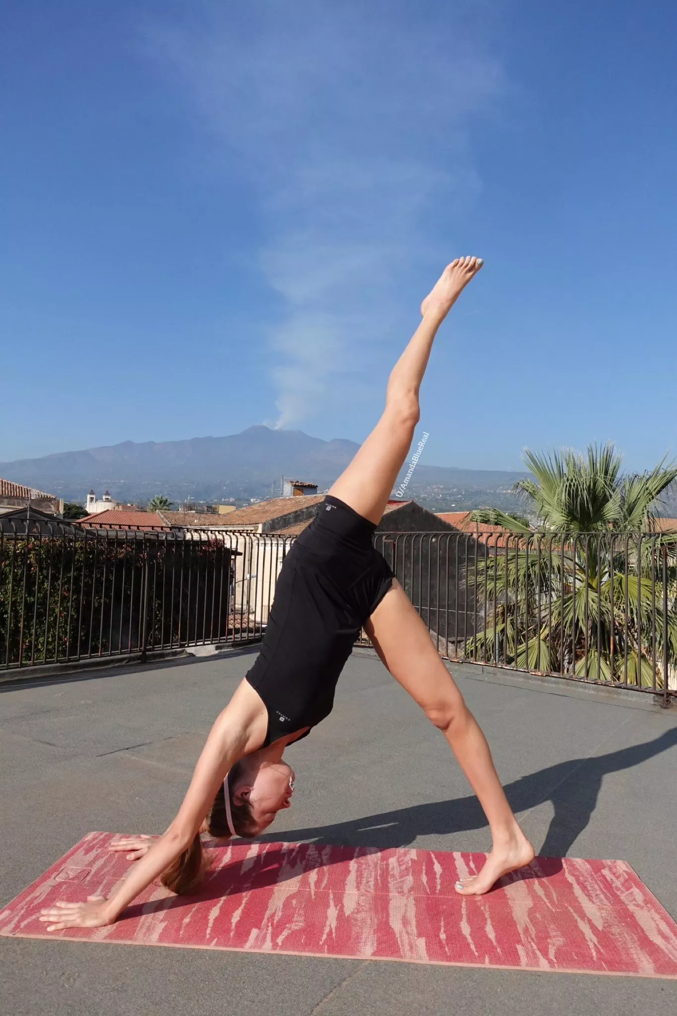 Monday starts perfect with a downward facing dog asana 🧘‍♀️