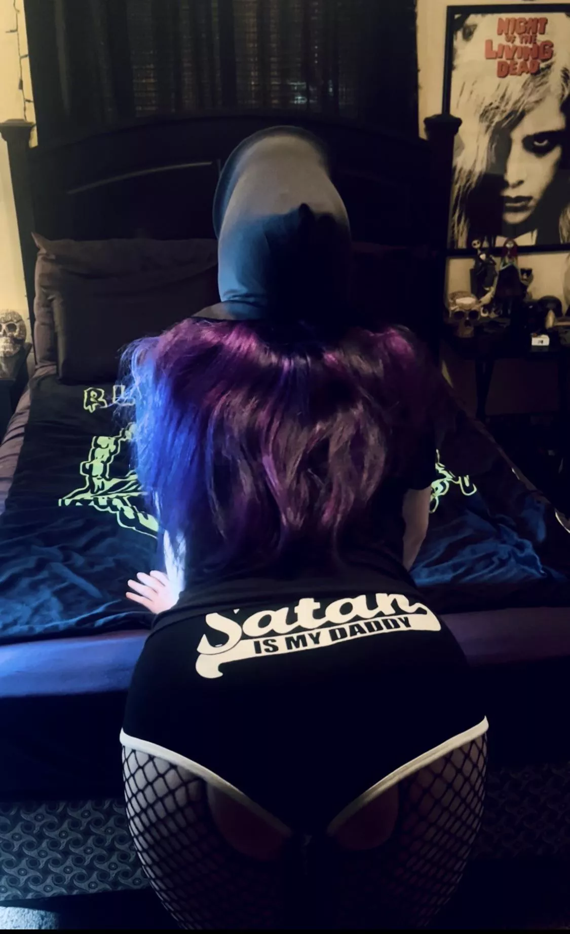 Nasty goth chick with purple hair 💜