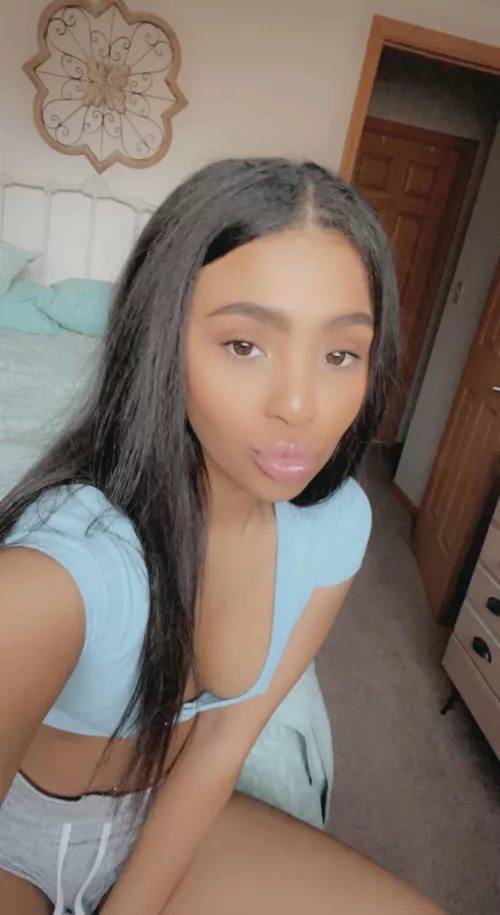 Party in your bed? 😚