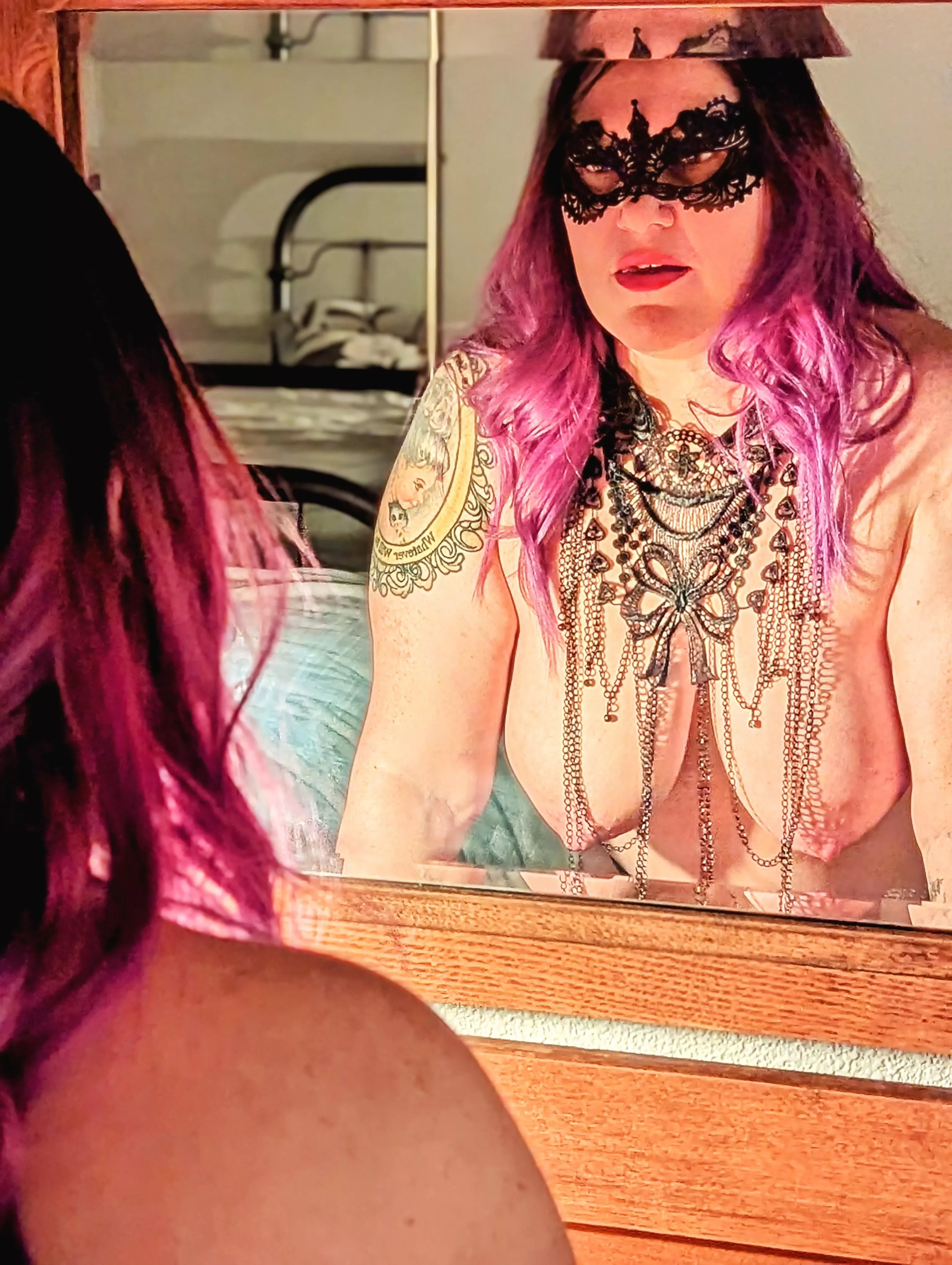 Sometime accessories can really make the outfit pop 😈