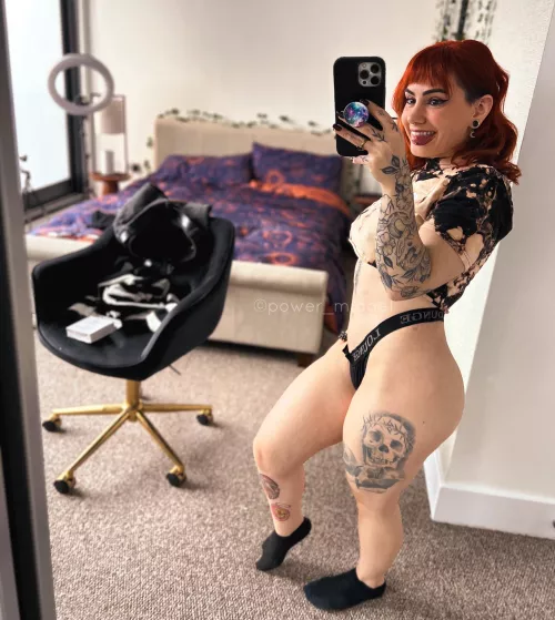 Thick thighs save lives 😌