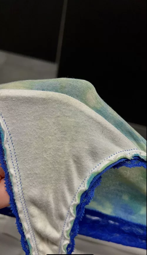 Wet spot version of ispy 👀