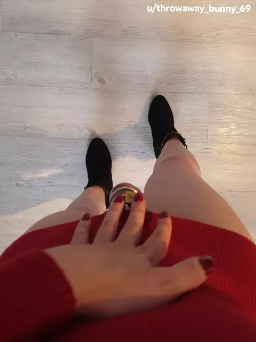 Would you take me to dinner, or fuck me first ? 😈