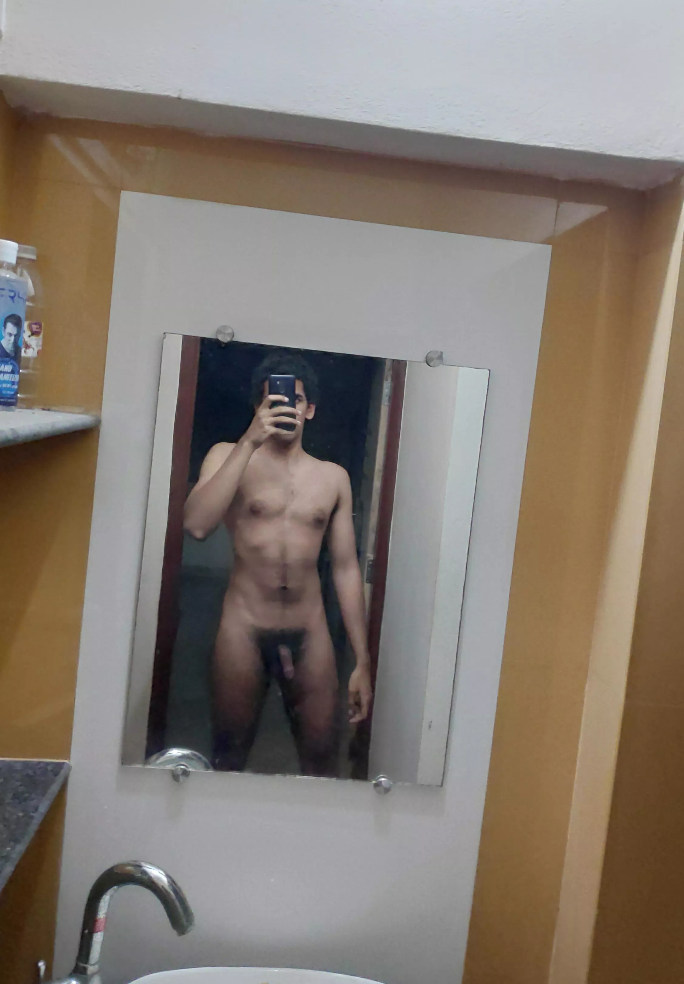 21M 74kg 6ft y'all so beaut