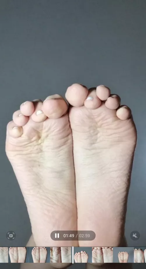 3 minutes of me scrunching my soles, who wants it?🤭