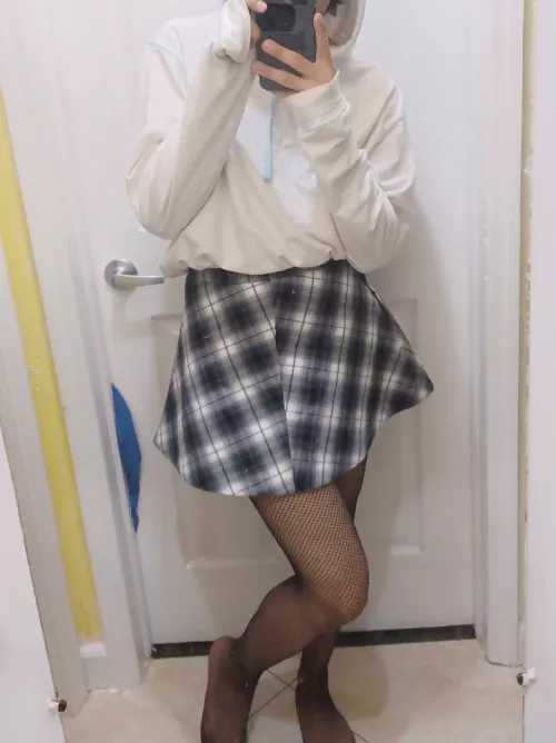 anyone want to go to the arcade and win a plushie for me?