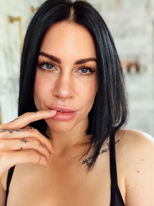 Are my lips kissable? 😘