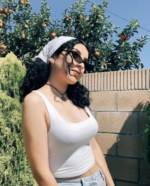 Big girl but still stupid hot