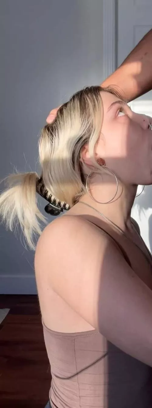 C'mon guys, i know You know the sauce for this hottie