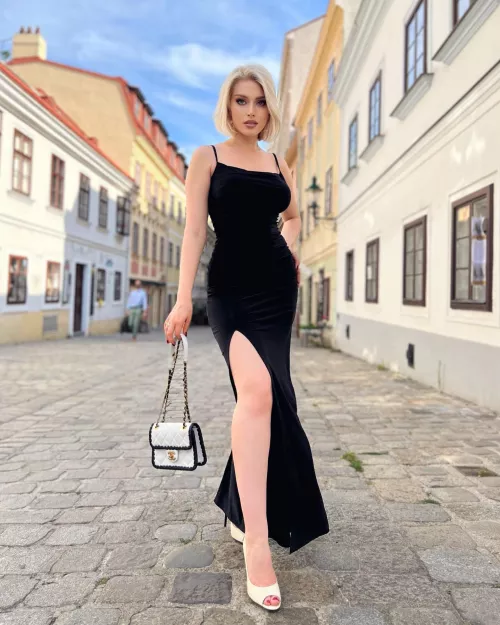 Cobblestone Street Trophy