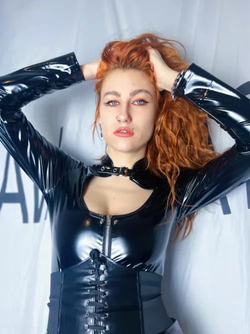 Crawl to me on your knees👑