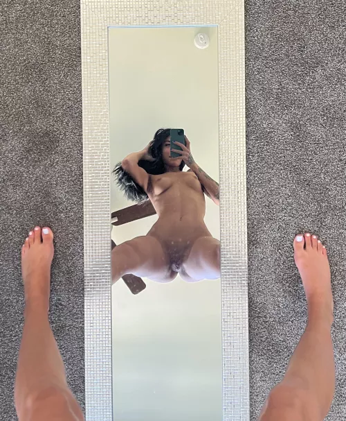 Cute lil feet are my thing!