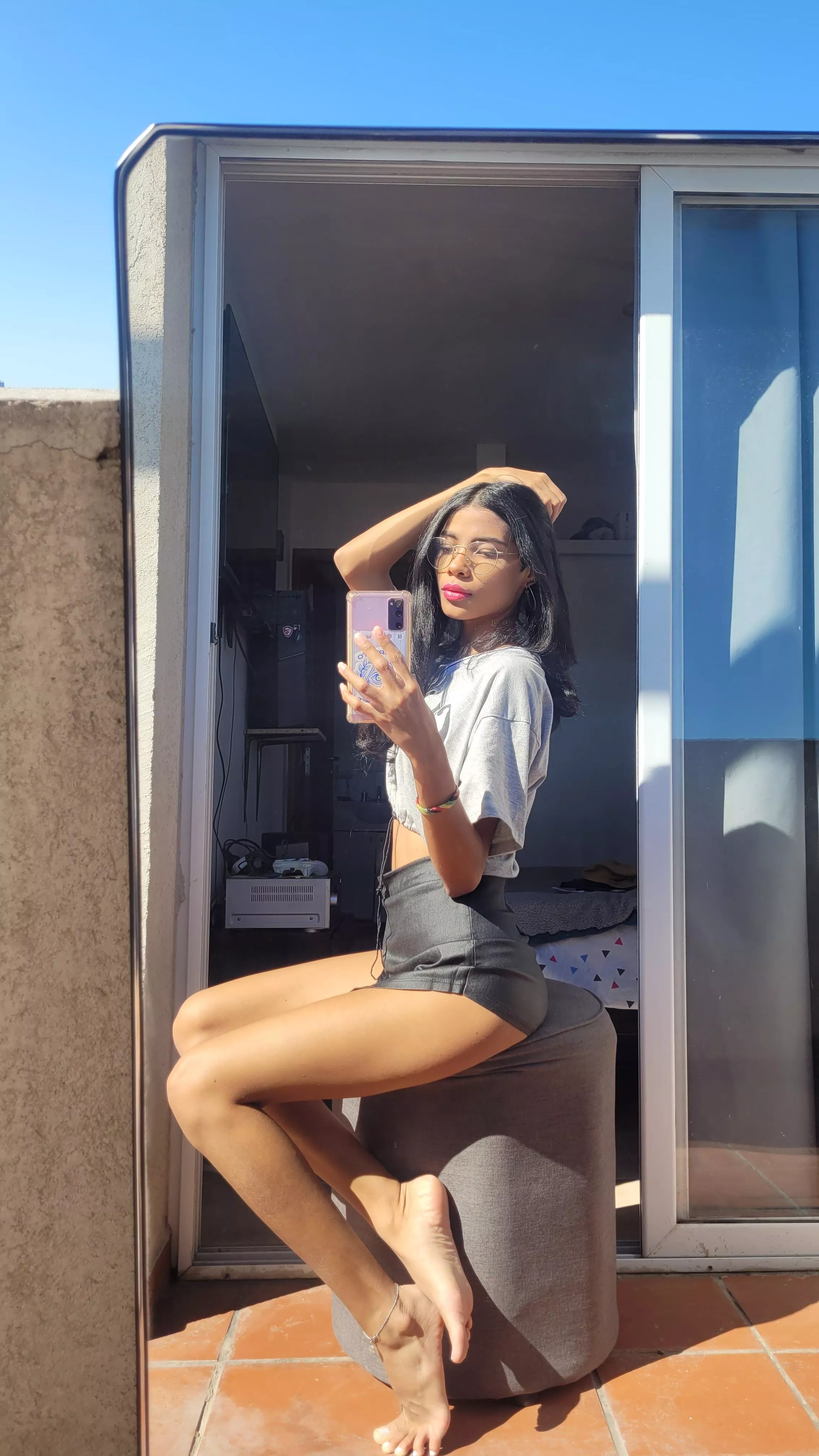 Don't worry, I put on sunscreen. [f]