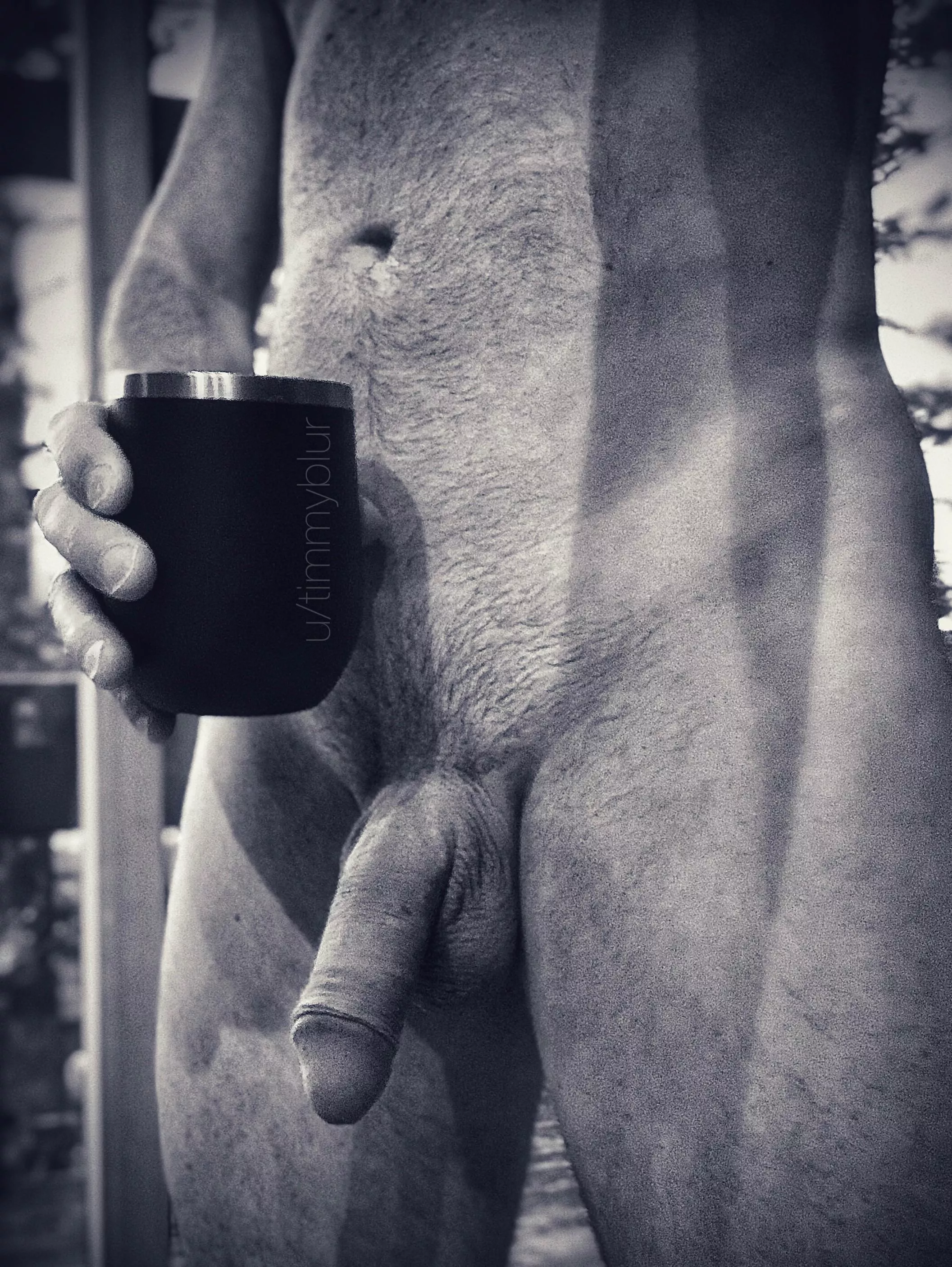 Good morning coffee freaks, it’s a black and white kind of morning outside here. I might just take this coffee back to bed and dream of you.