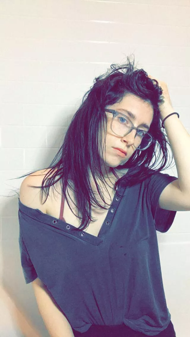 Good morning! Here is me trying to look edgy