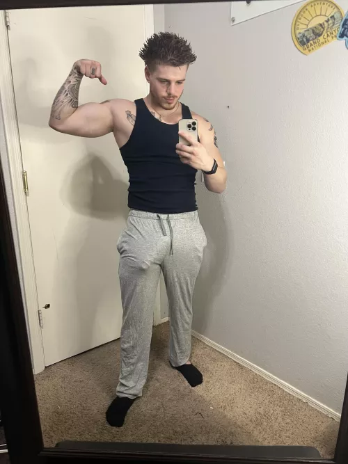 Got home from the gym and immediately put on comfy clothes😏