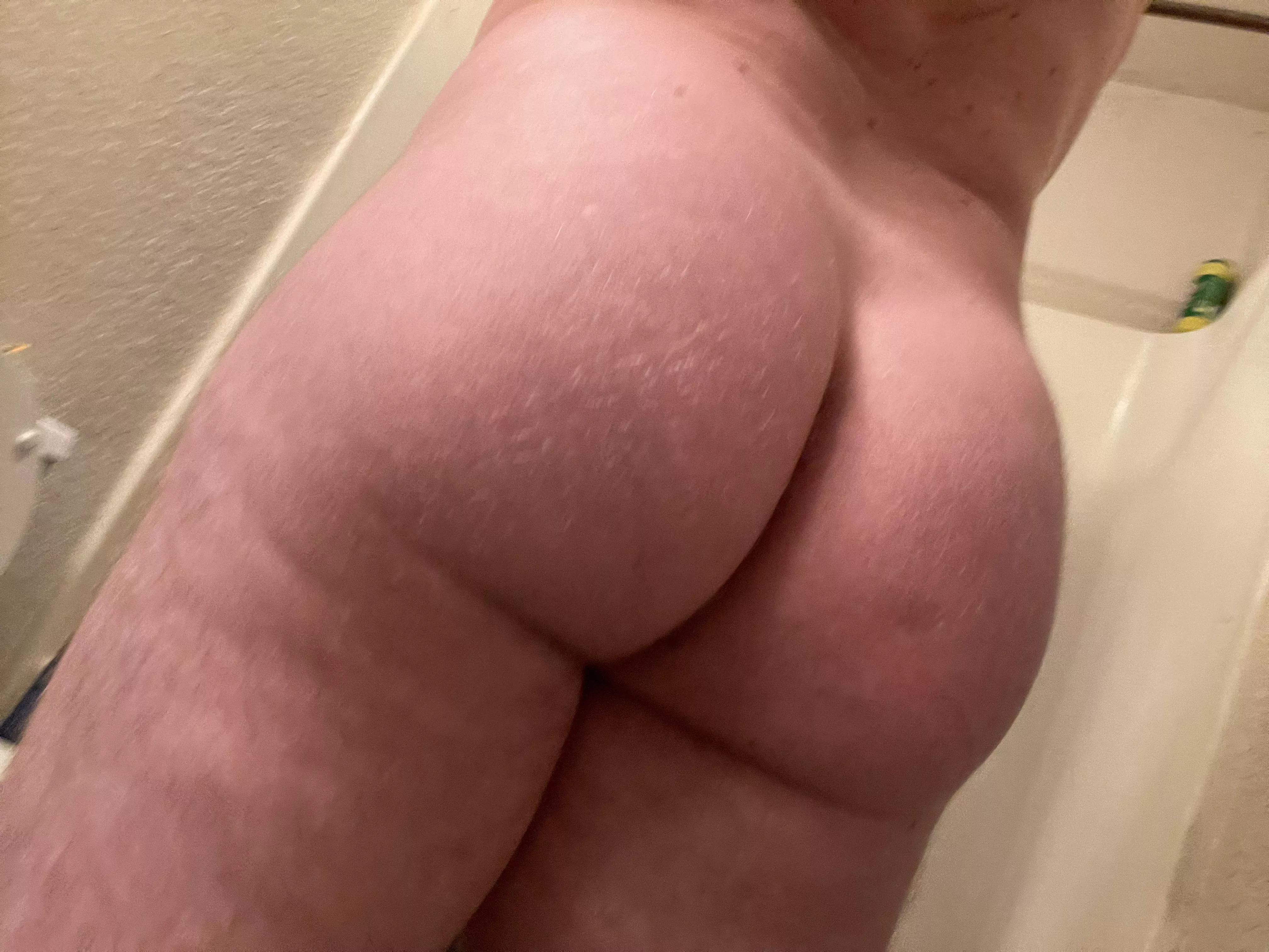 Hard and horny af tonight. Let’s play!