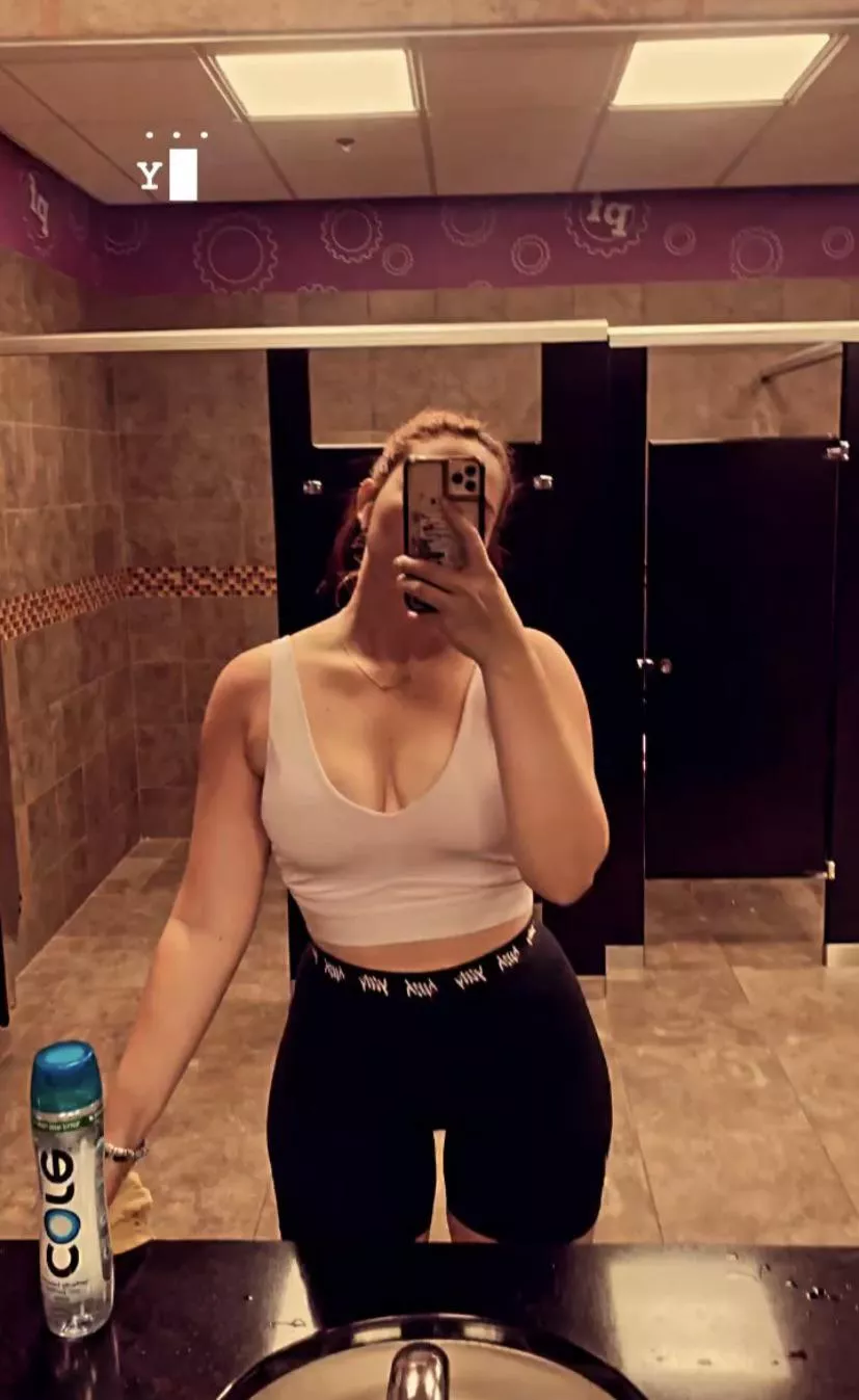 Hottie needed a bathroom break