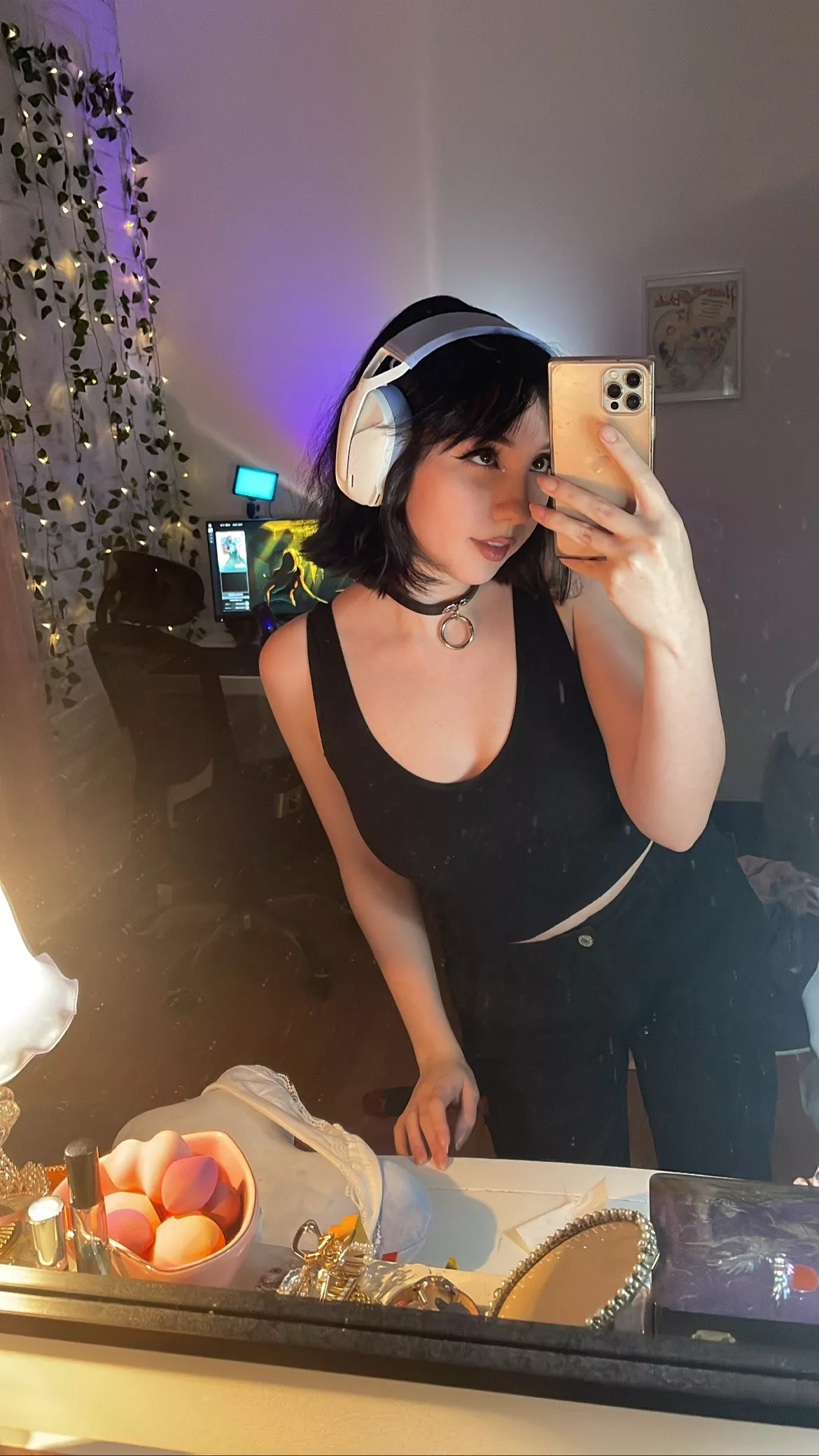 hows everyone's monday going? 😋 (23F)