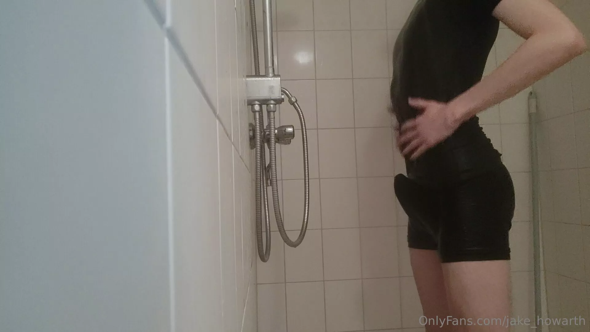 hug me from behind? 😘🚿💦