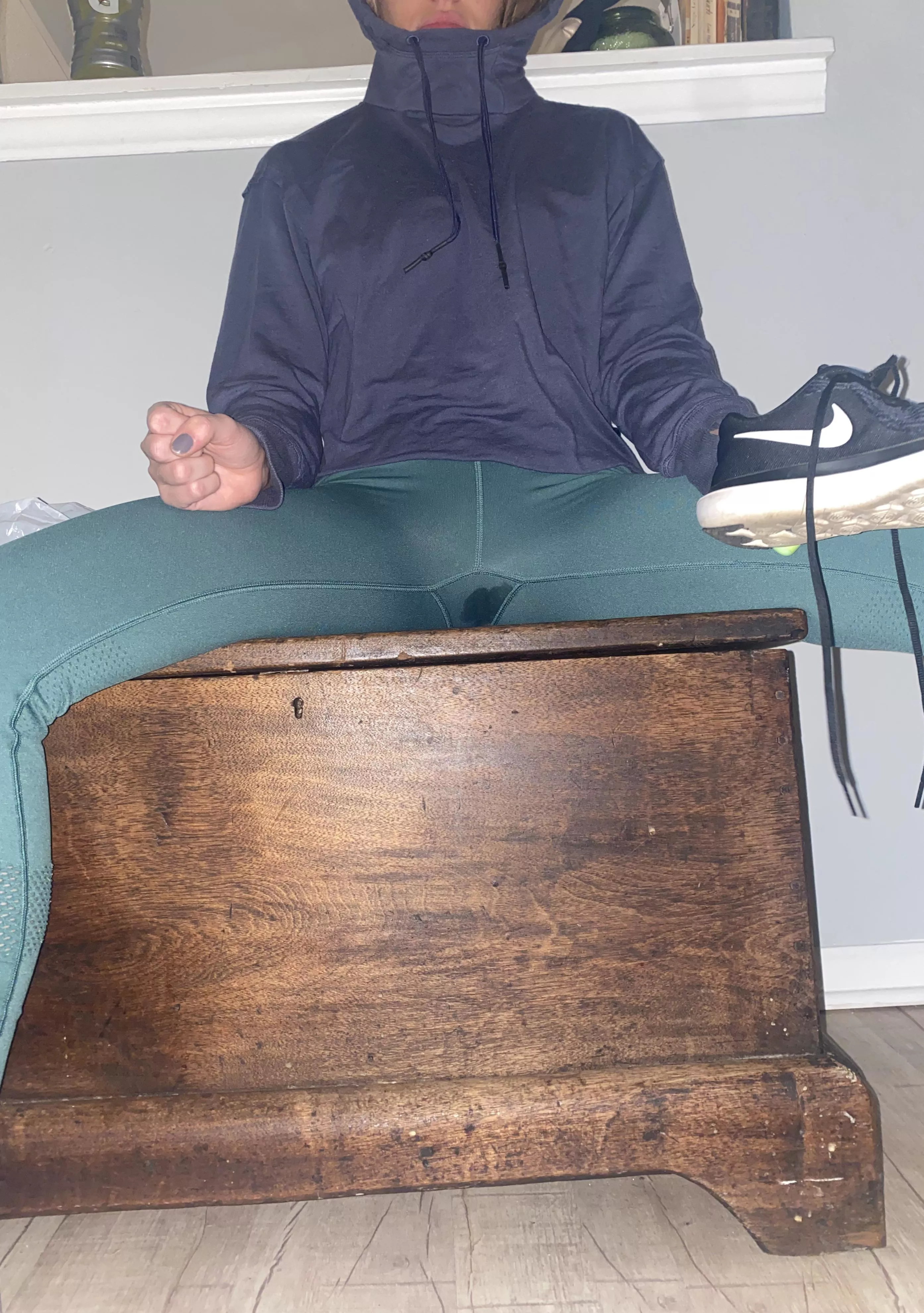 I had daddy’s load dripping out of my 🐱and staining my leggings the entire yoga class; (f)ml