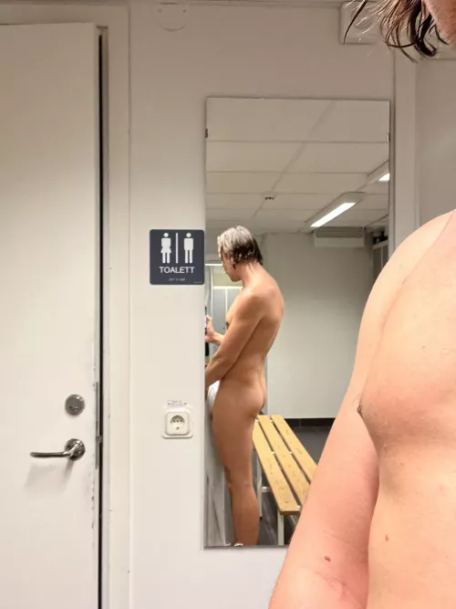 I just got fucked in the toilet at my gym 😱 I'm pretty sure people heard 🙃