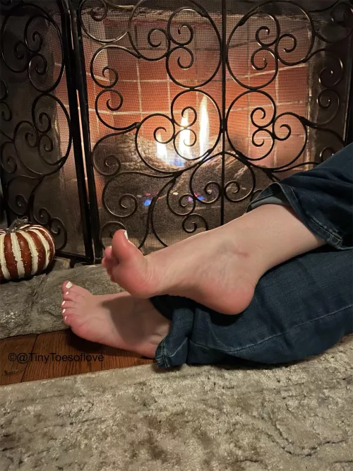 I need a man who can put my whole foot in his mouth 👠🖤