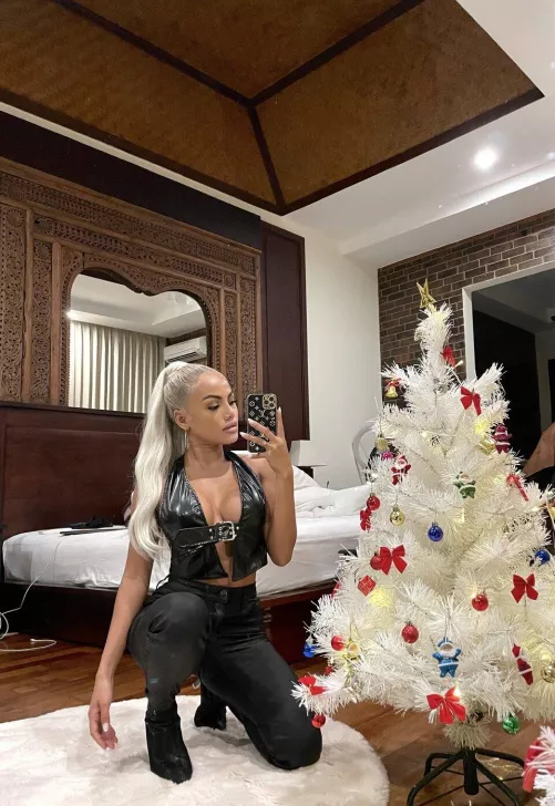 I really enjoy being at home without panties 😅👅