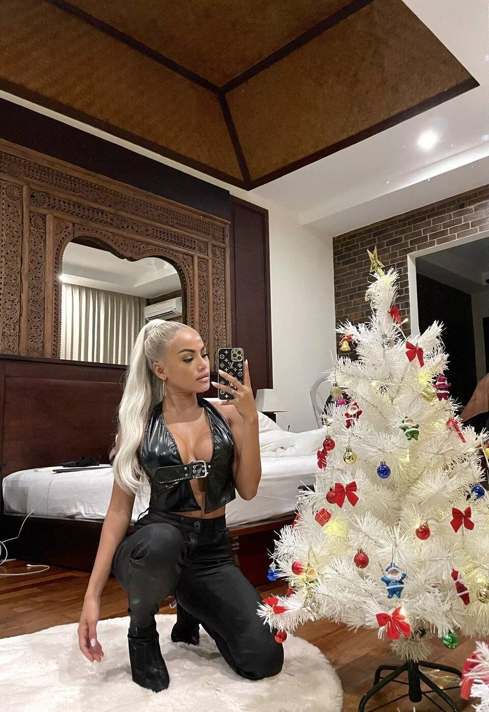 I really enjoy being at home without panties 😅👅