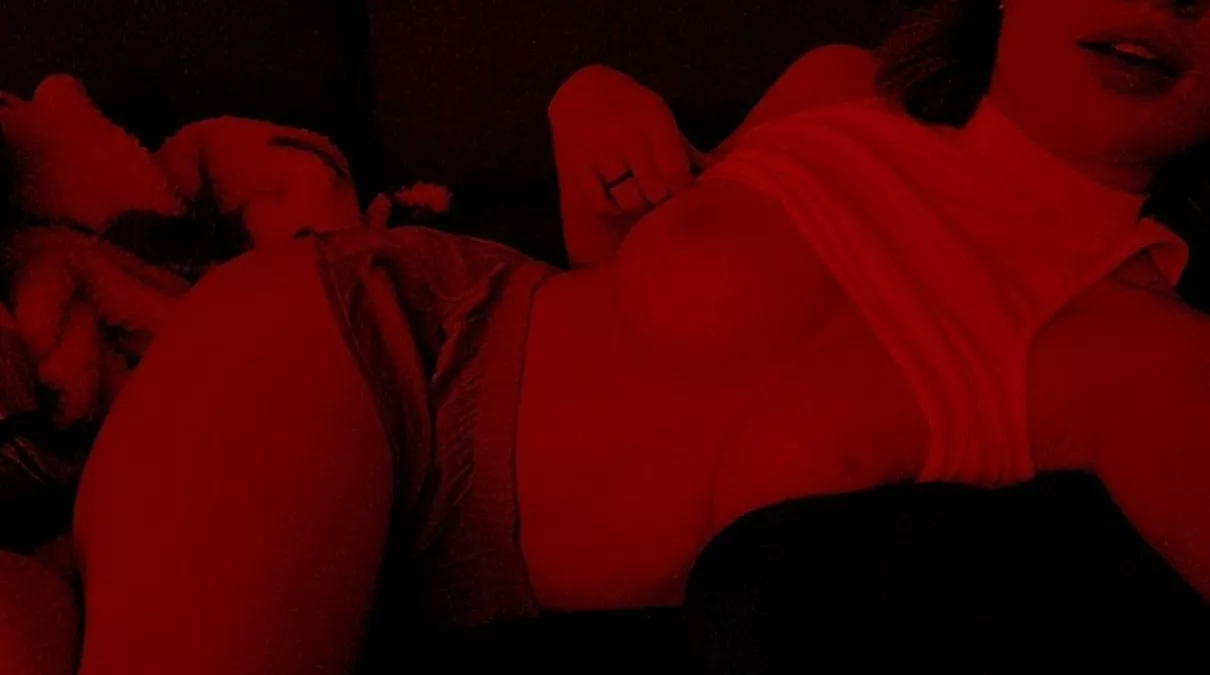 If my pale body made you hard, you deserve to be my next seat ;)