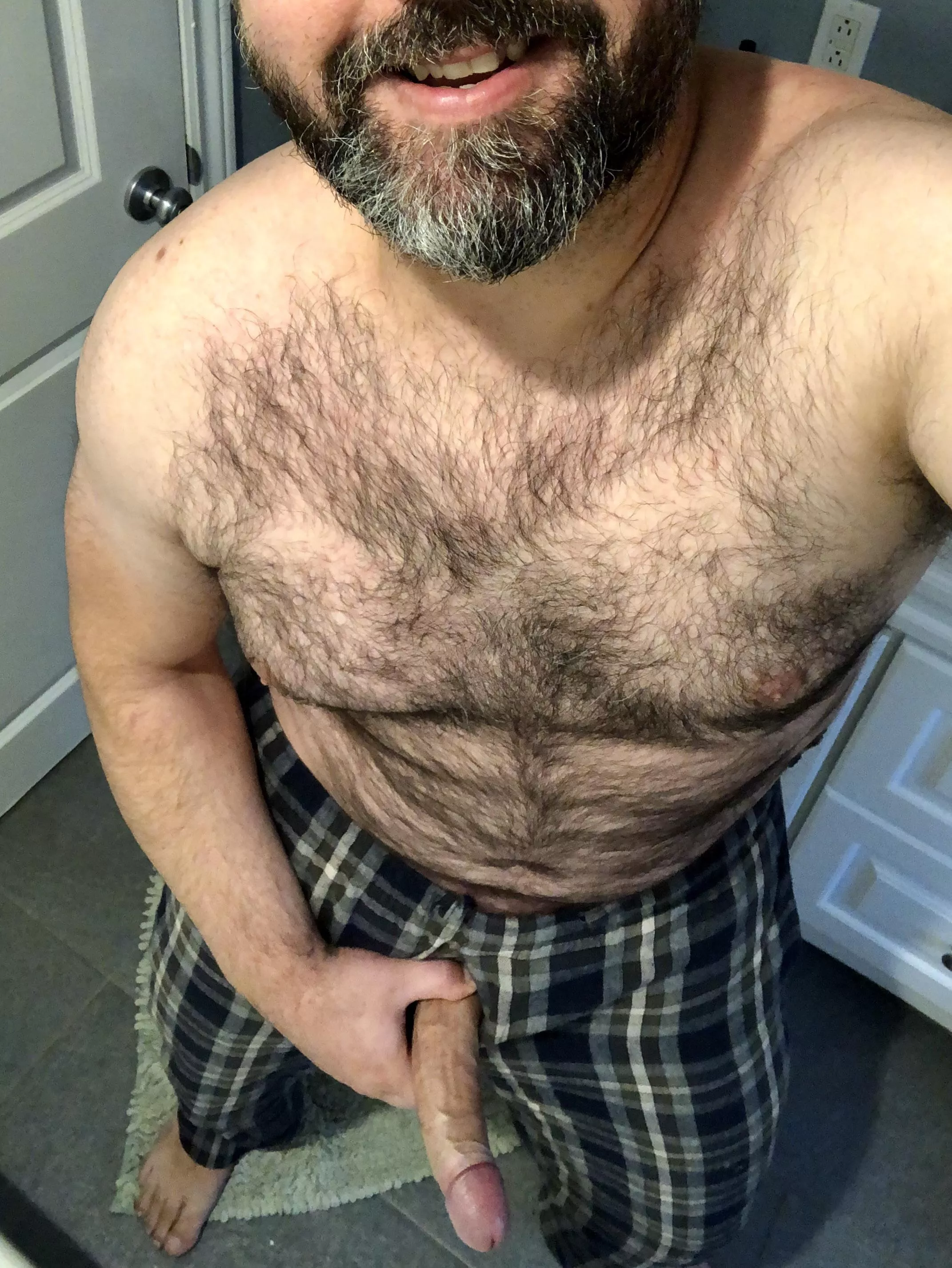 If you ever wonder why Dads wear such baggy, comfy pants at home…here’s the reason. (42)