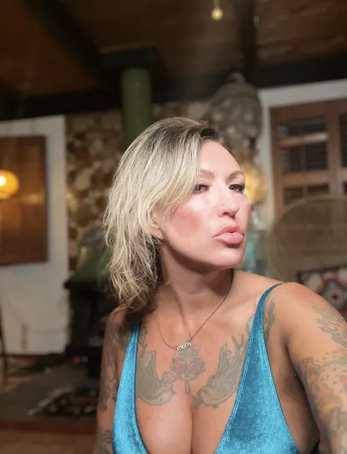 I’m letting my natural color grow out — do you prefer blonde or brunette? F/46