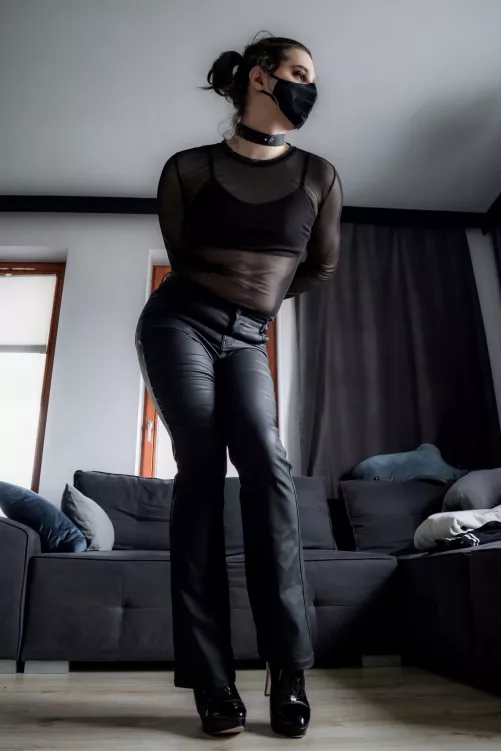 I’m looking outside and see you standing there. You look outstanding 🥰