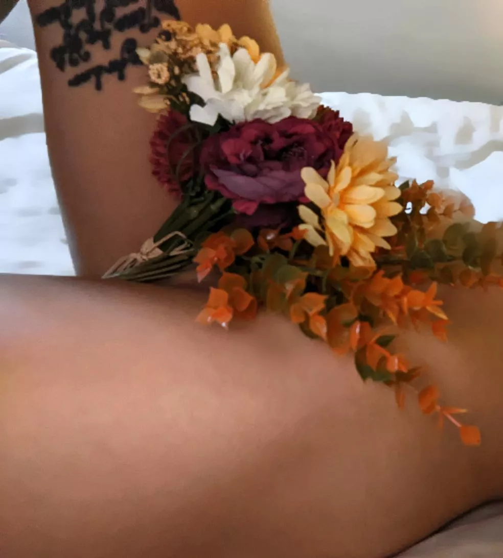 I'm thinking flowers look good on me 🙊